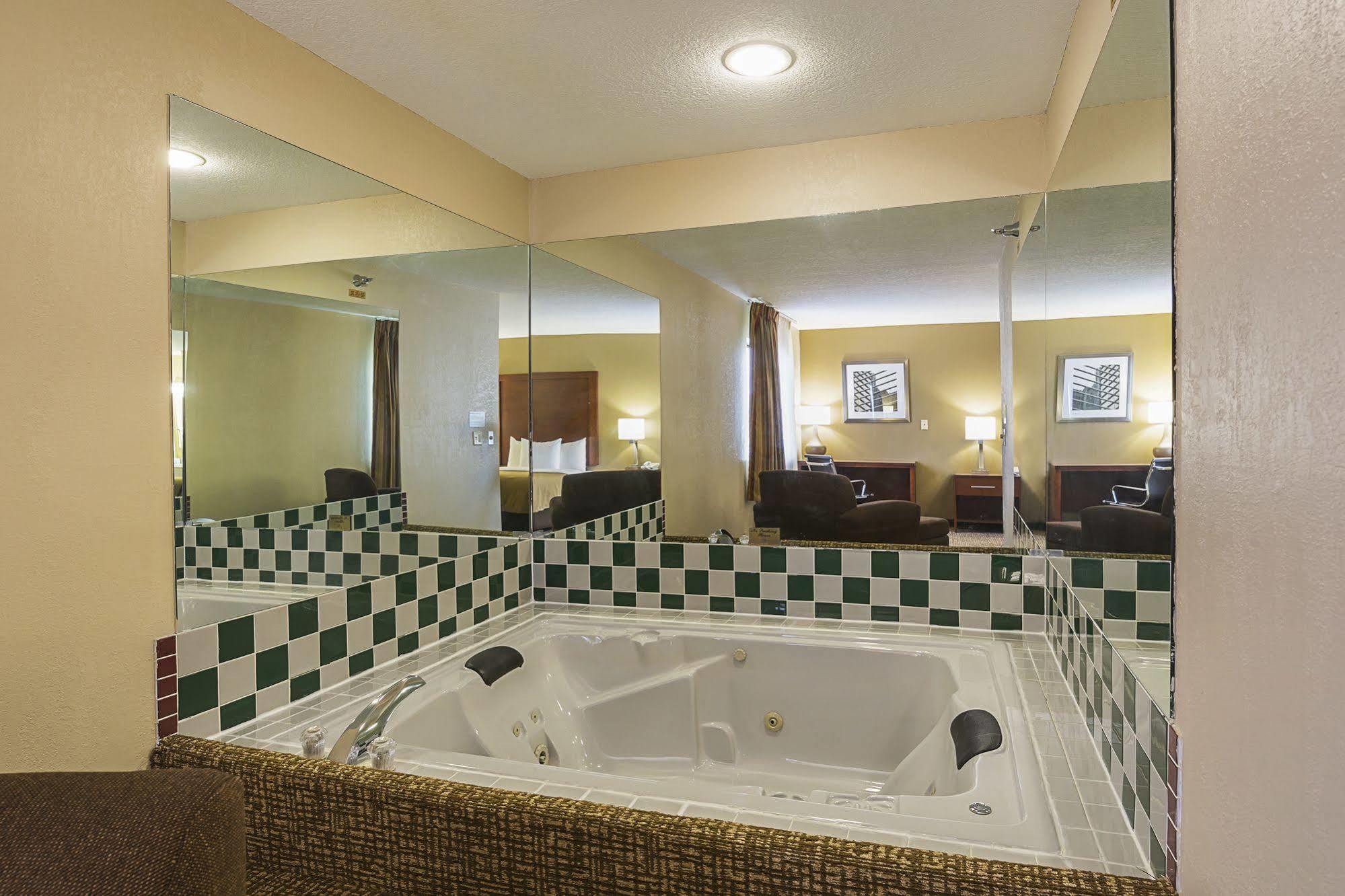 Quality Inn Waverly Εξωτερικό φωτογραφία