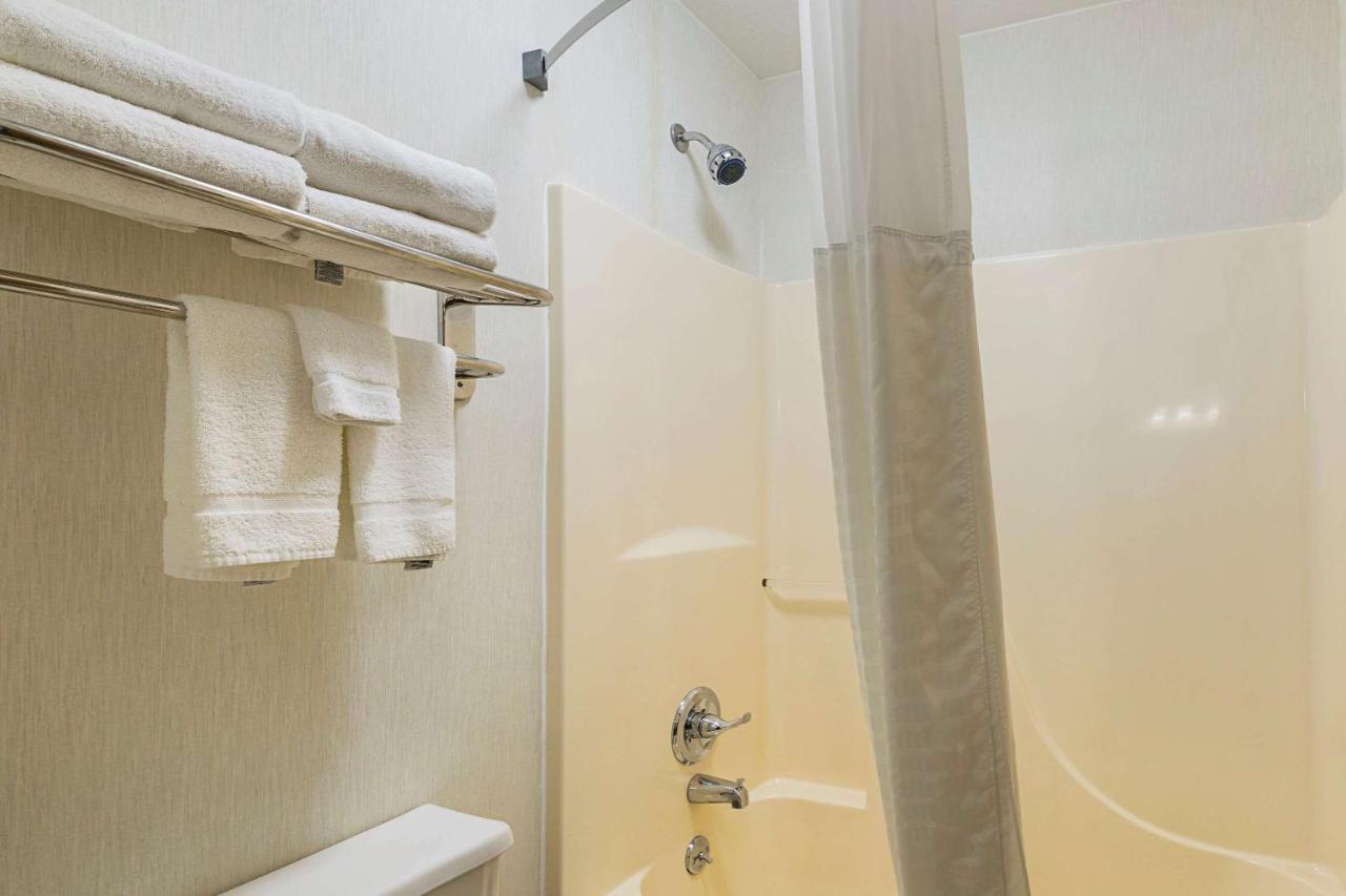 Quality Inn Waverly Εξωτερικό φωτογραφία